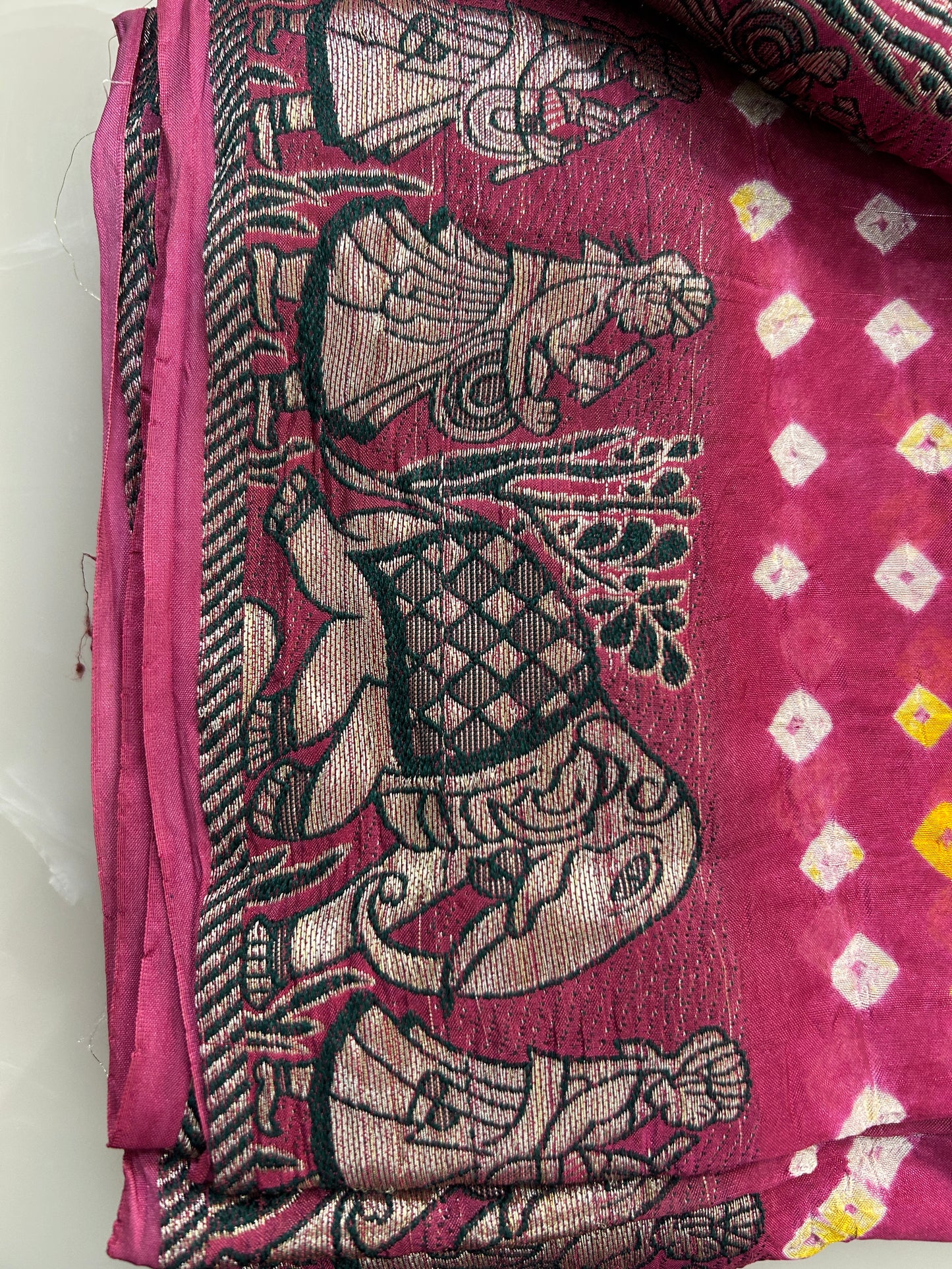 Pinkish Magenta color Bandini saree with woven figure motifs all over the borders with plain blouse piece SB206