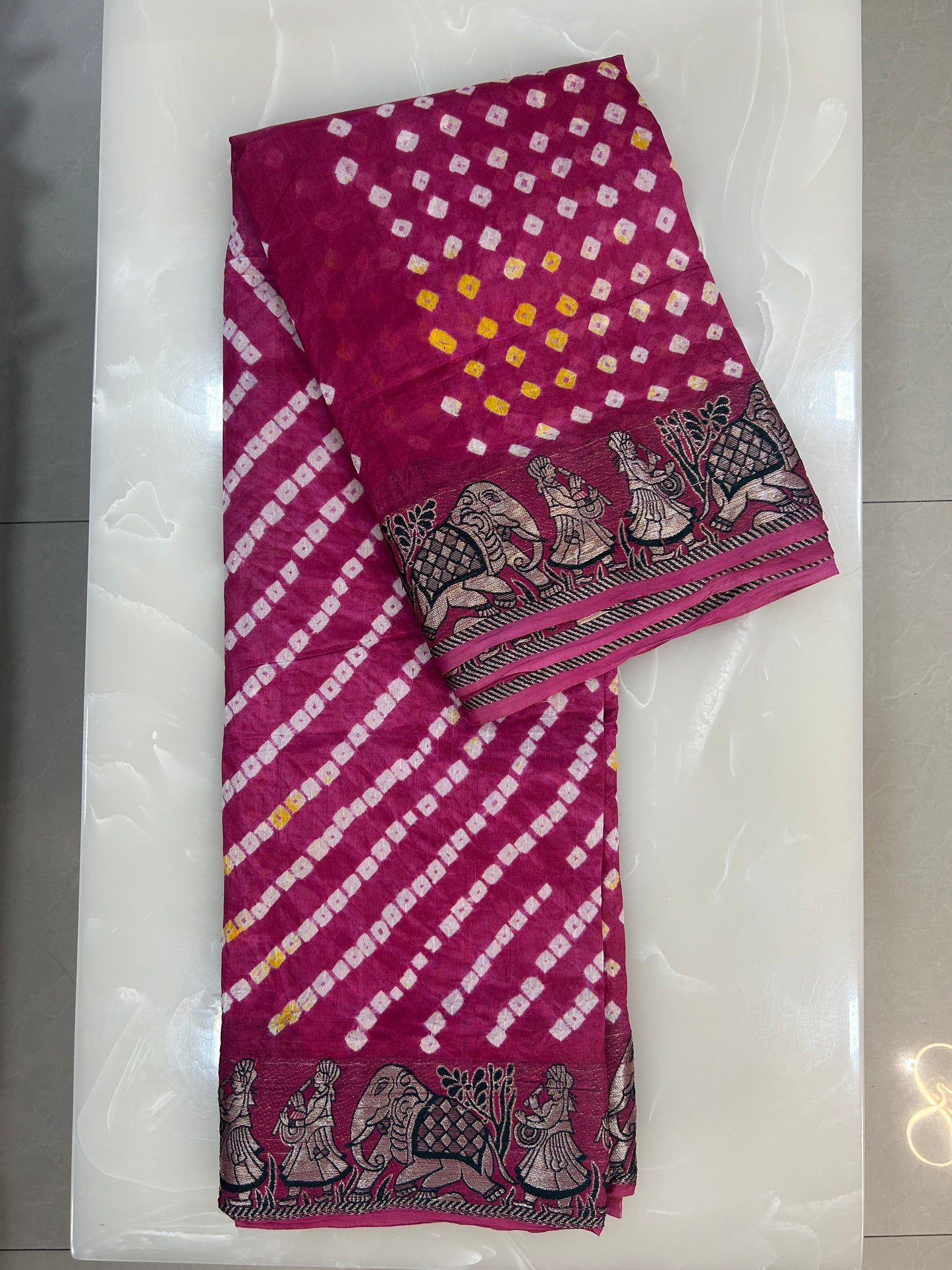 Pinkish Magenta color Bandini saree with woven figure motifs all over the borders with plain blouse piece SB206