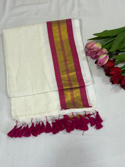 Creamish white Mulcotton saree with rani pink border with golden zari stripes SMC228