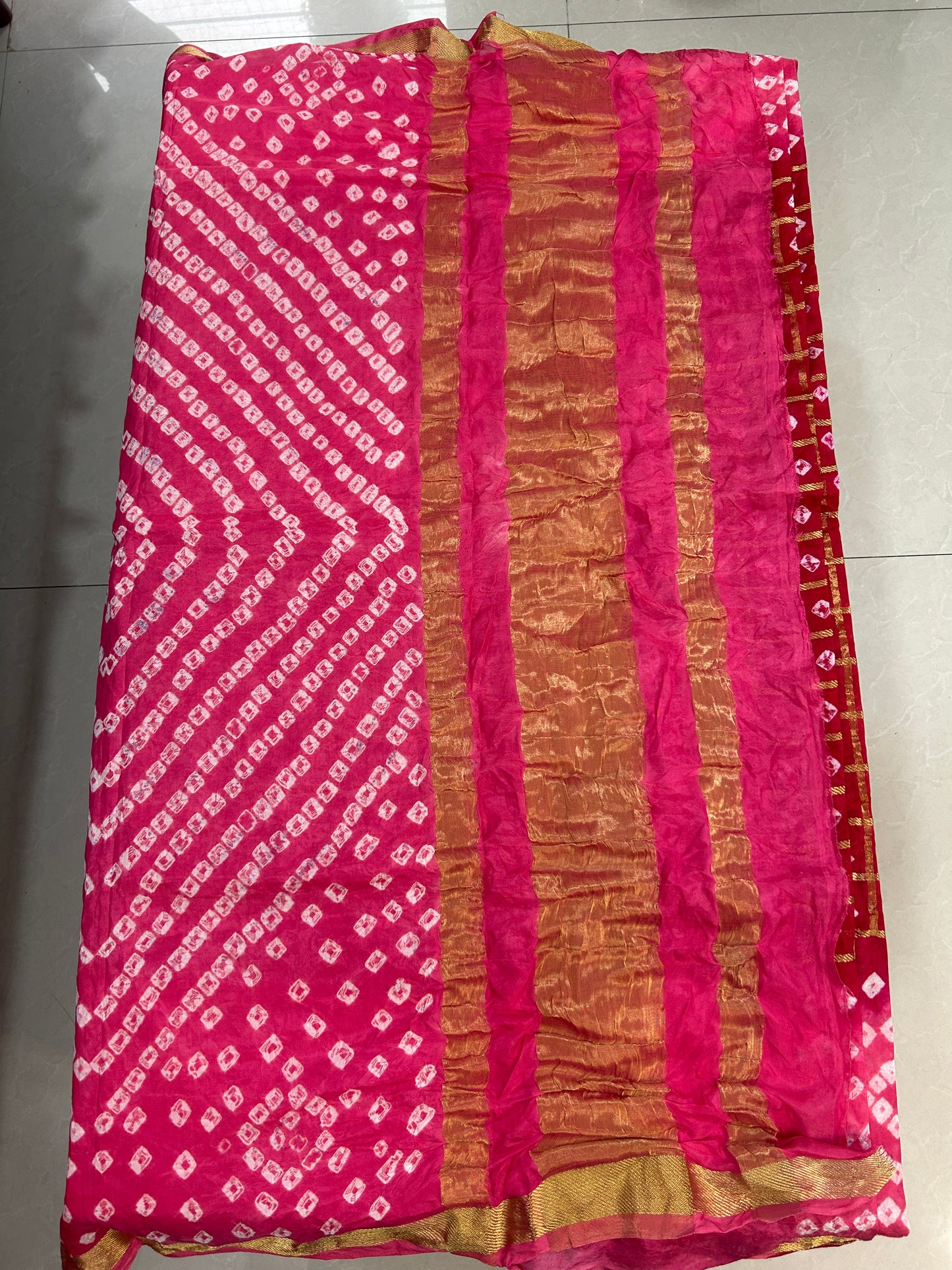 Red and light pink Bandhej saree with blouse piece SB211