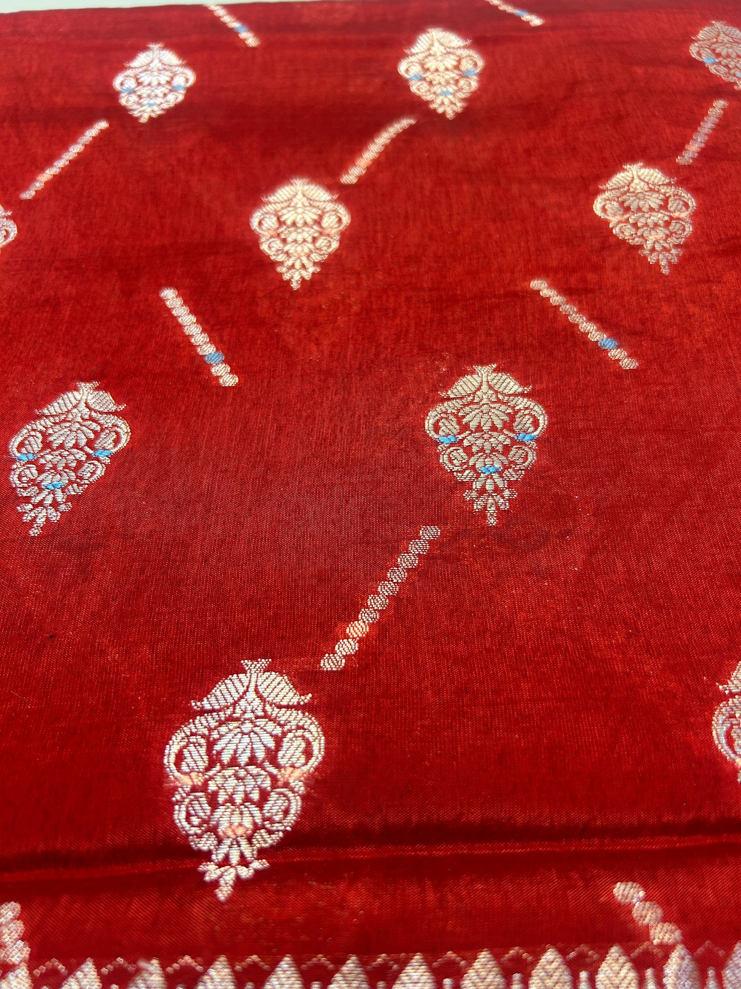 Red color Dupion Silk Handloom Banarasi Saree