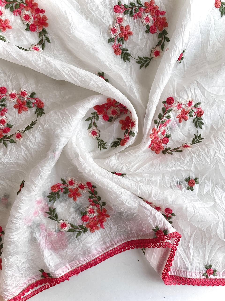 Elegant Off white Paper Crush Organza Saree with Floral Wreath Embroidery & Contrast Blouse – Christmas Edition