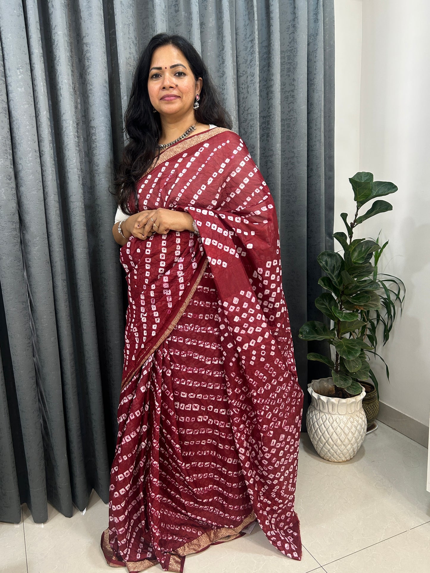 Maroon Bandhani Saree with Lehariya pattern and  Zari Border SB191