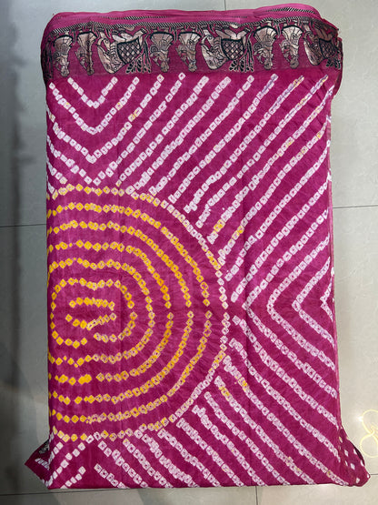 Pinkish Magenta color Bandini saree with woven figure motifs all over the borders with plain blouse piece SB206